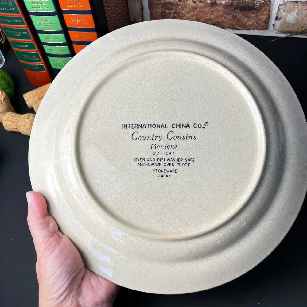 International China Co Monique Country Cousins Dinner Plates SY-7847 Set of 2